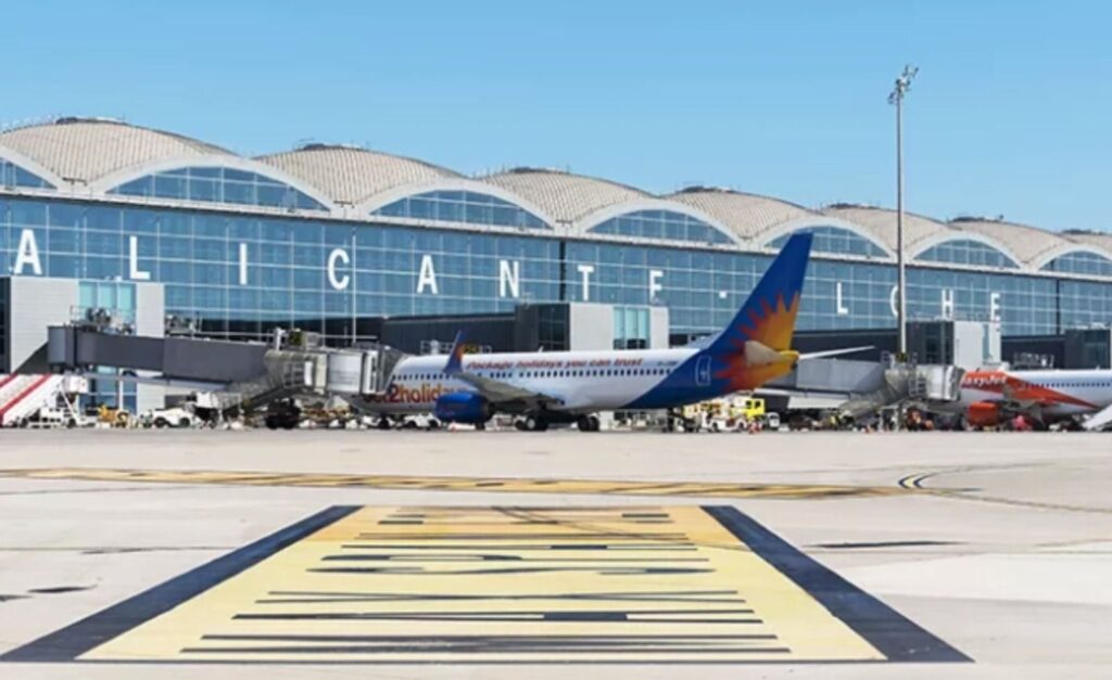 Casi 400 vuelos salieron con retraso desde Alicante en Semana Santa 2024: ¿vas a viajar sin protección este año?